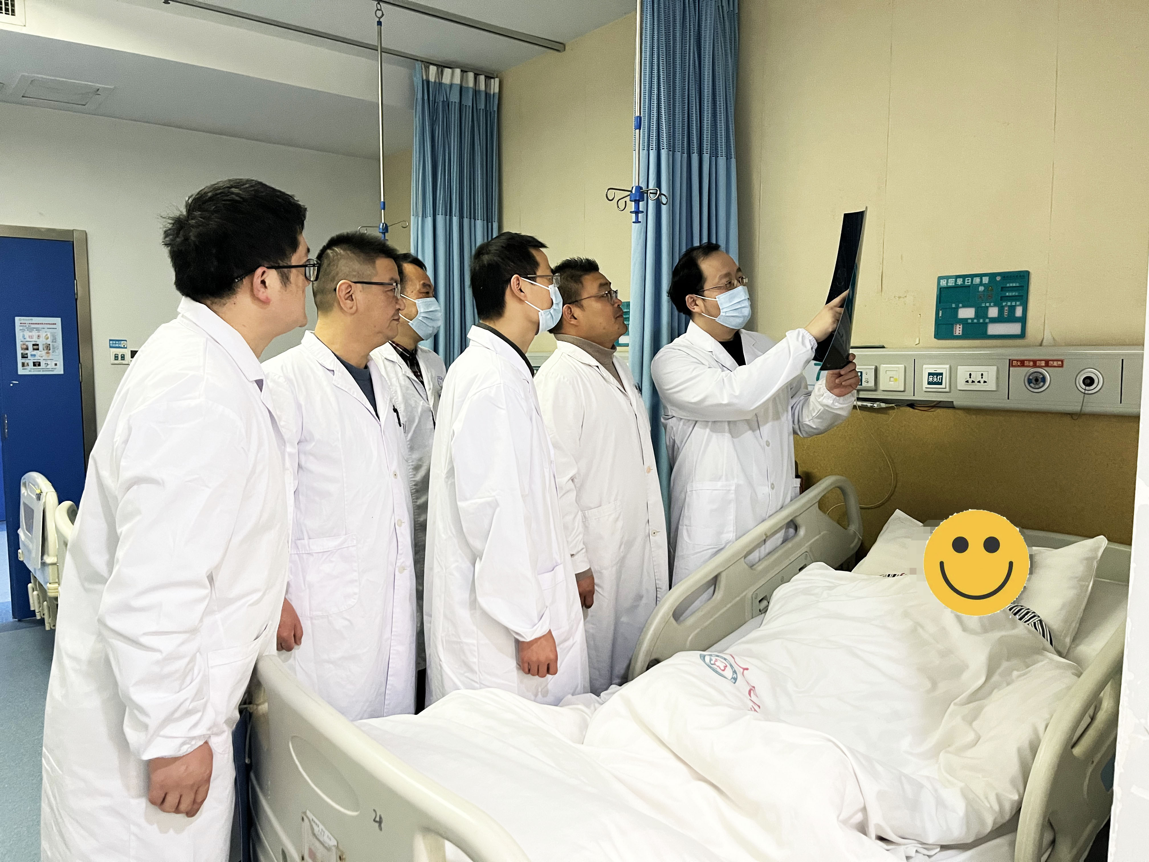 勇于突破！我院成功开展一例胸腹腔镜联合中段食管癌根治术